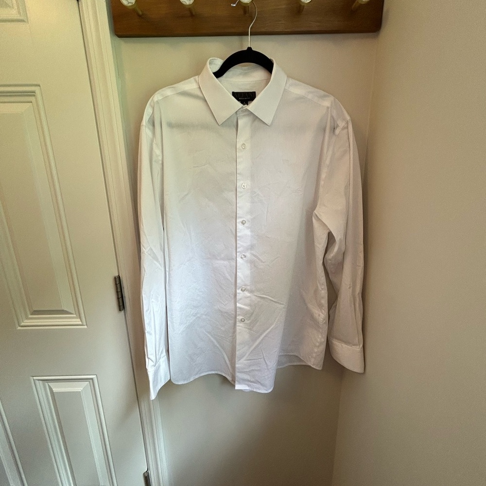 Alfani Men’s White Dress Shirt Size 16-16 1/2 34-35 Regular Fit